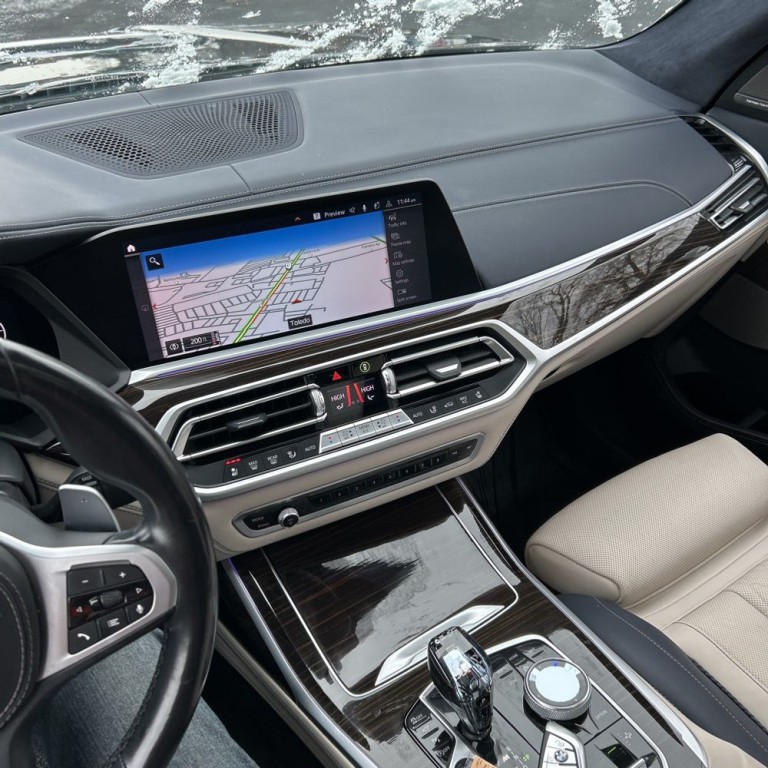 2021 BMW X7 Image 12