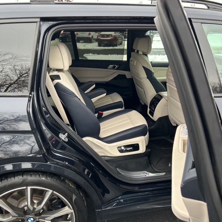 2021 BMW X7 Image 16