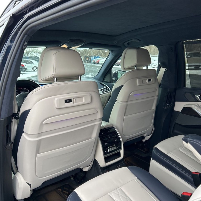 2021 BMW X7 Image 17