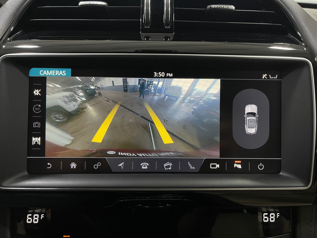 2019 Jaguar F-PACE Image 11