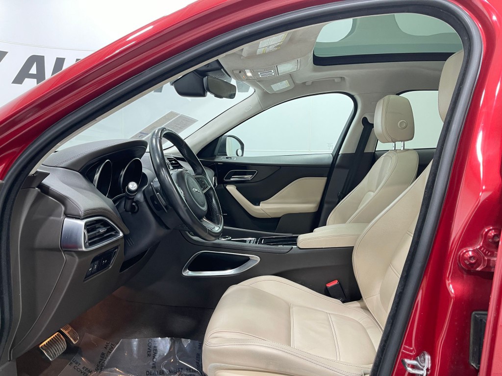 2019 Jaguar F-PACE Image 14