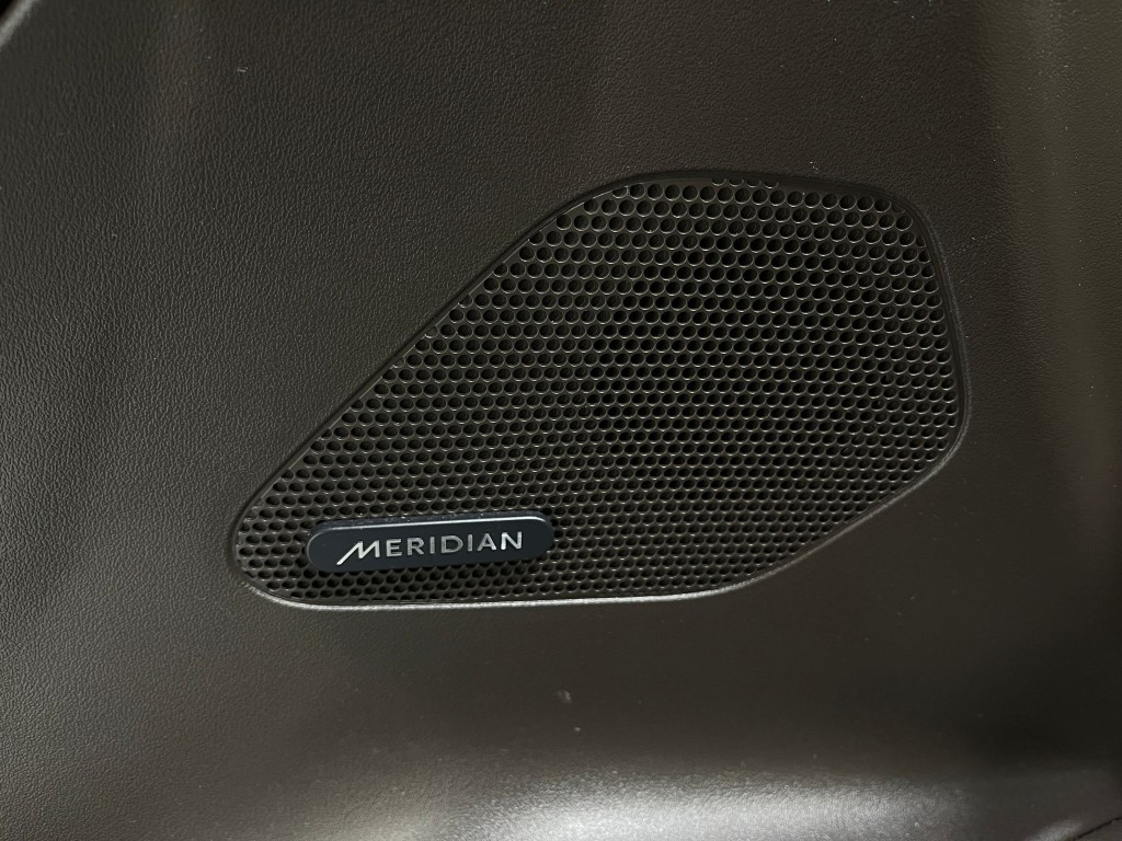 2019 Jaguar F-PACE Image 18