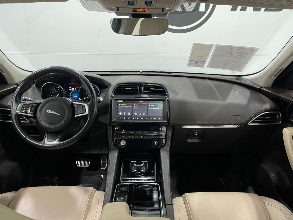 2019 Jaguar F-PACE Image 21