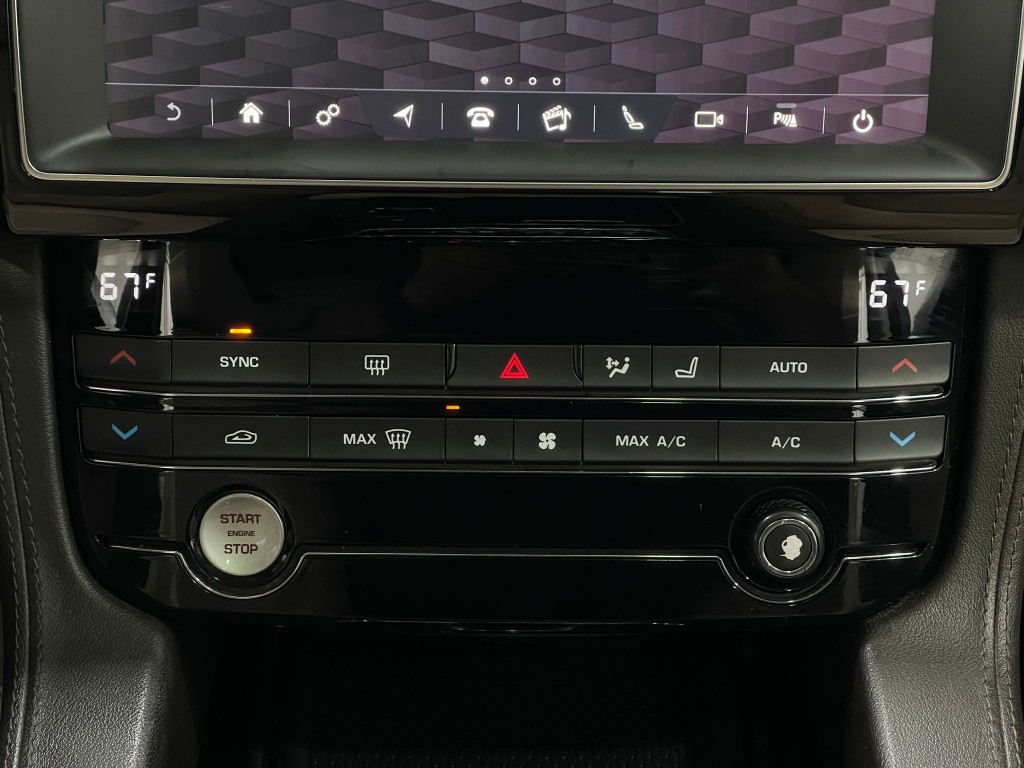 2019 Jaguar F-PACE Image 27