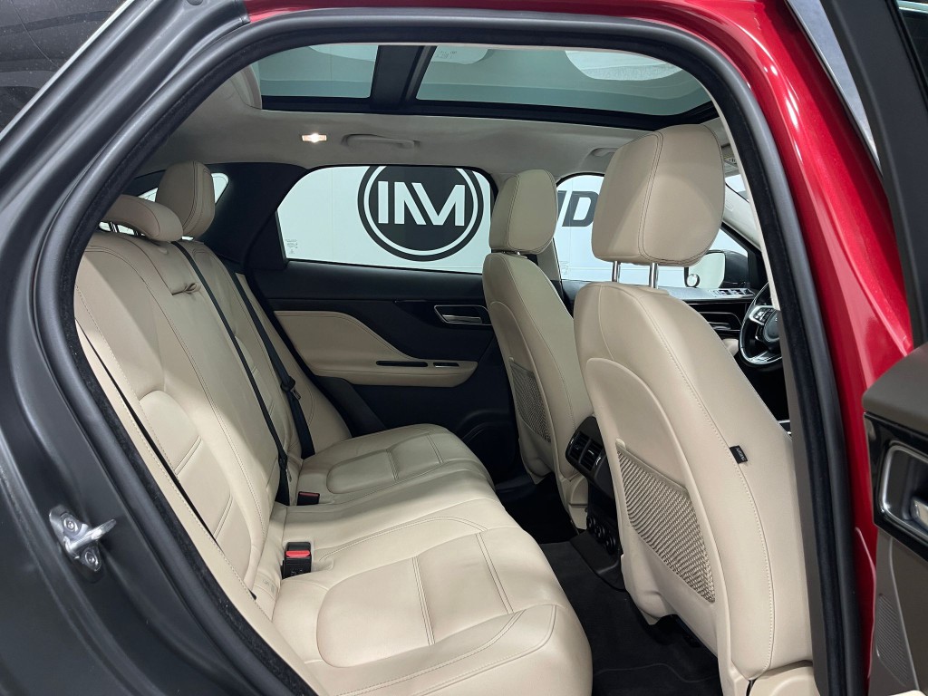 2019 Jaguar F-PACE Image 33