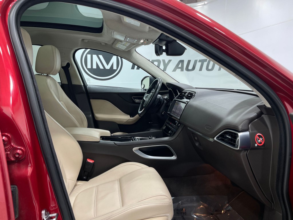 2019 Jaguar F-PACE Image 34