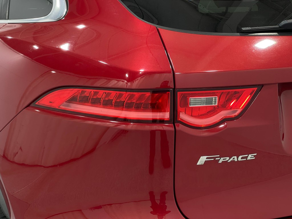 2019 Jaguar F-PACE Image 36