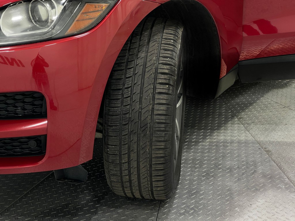 2019 Jaguar F-PACE Image 38