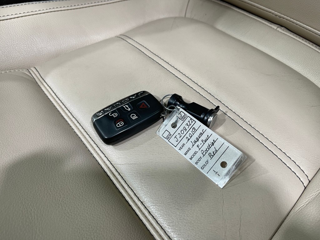 2019 Jaguar F-PACE Image 39