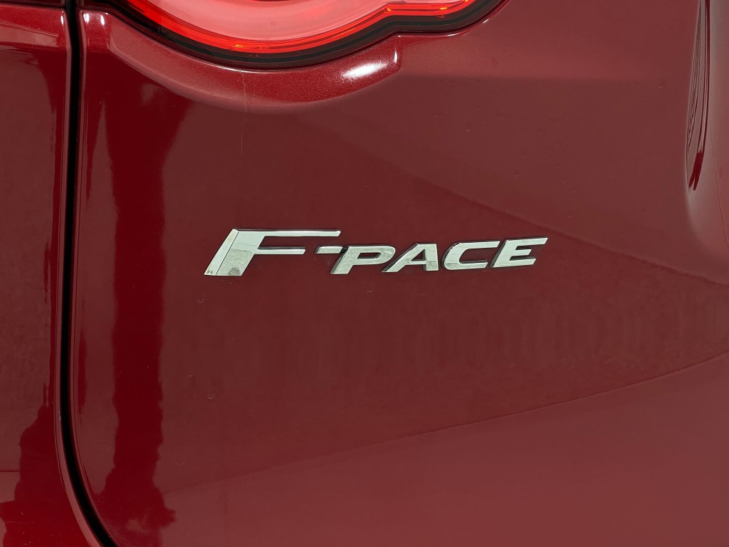 2019 Jaguar F-PACE Image 41