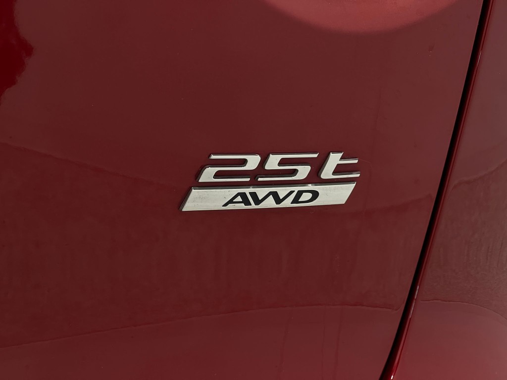 2019 Jaguar F-PACE Image 42