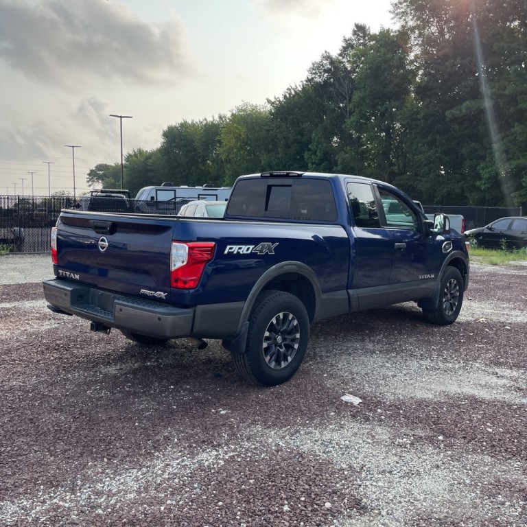 2017 Nissan Titan Image 5