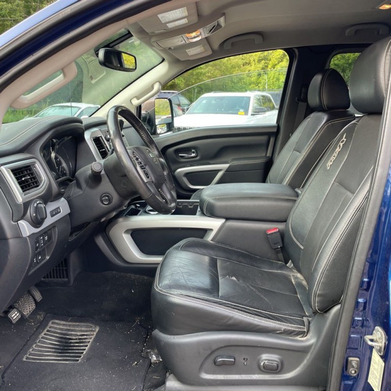 2017 Nissan Titan Image 7