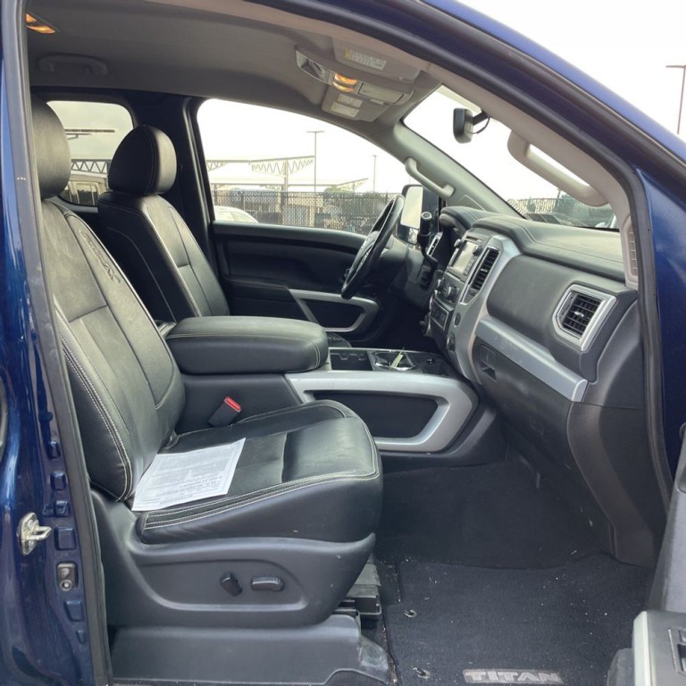 2017 Nissan Titan Image 8