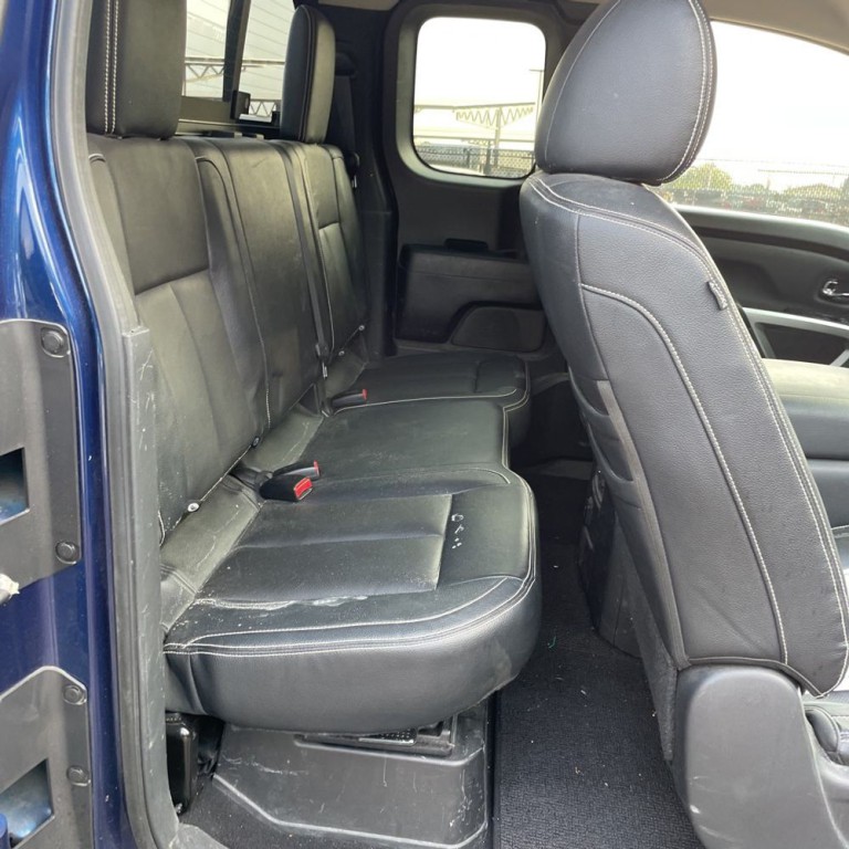 2017 Nissan Titan Image 12