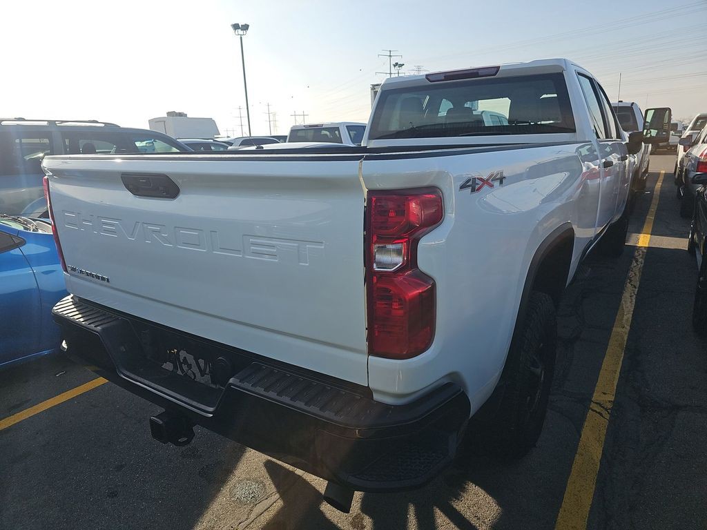 2021 Chevrolet Silverado 1500 Image 3