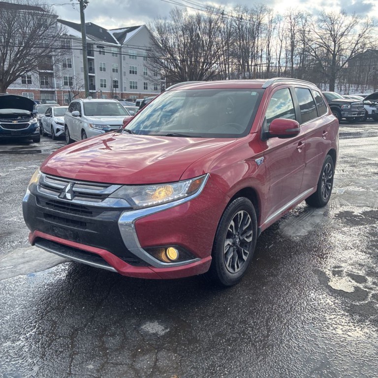 2018 Mitsubishi Outlander Image 2