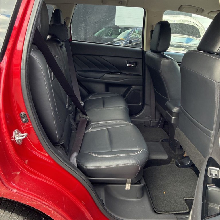 2018 Mitsubishi Outlander Image 12