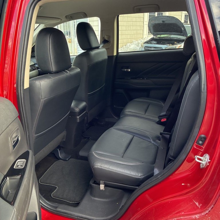 2018 Mitsubishi Outlander Image 13