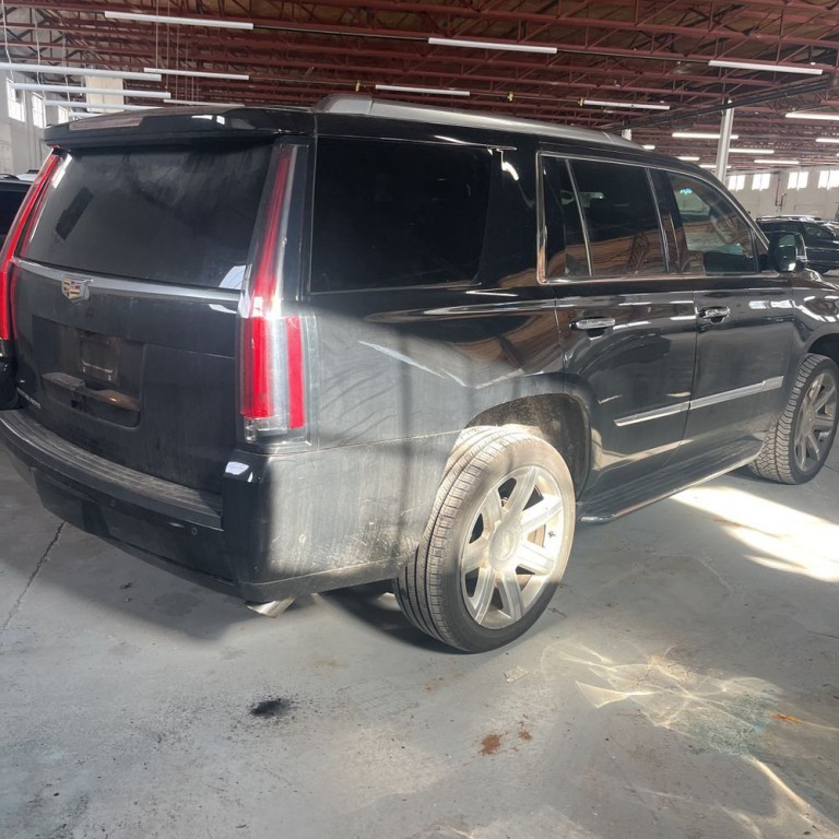 2017 Cadillac Escalade Image 3