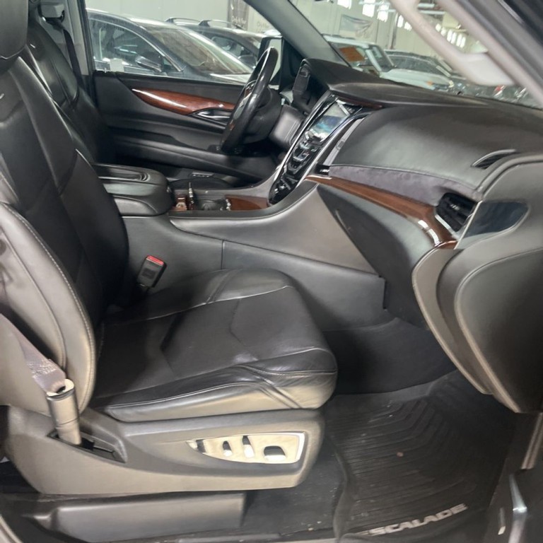 2017 Cadillac Escalade Image 6