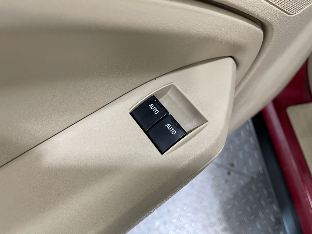 2005 Ford Mustang Image 13