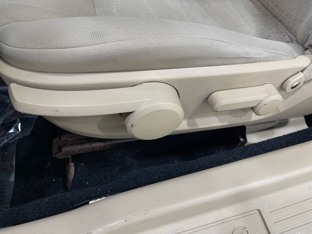 2005 Ford Mustang Image 14