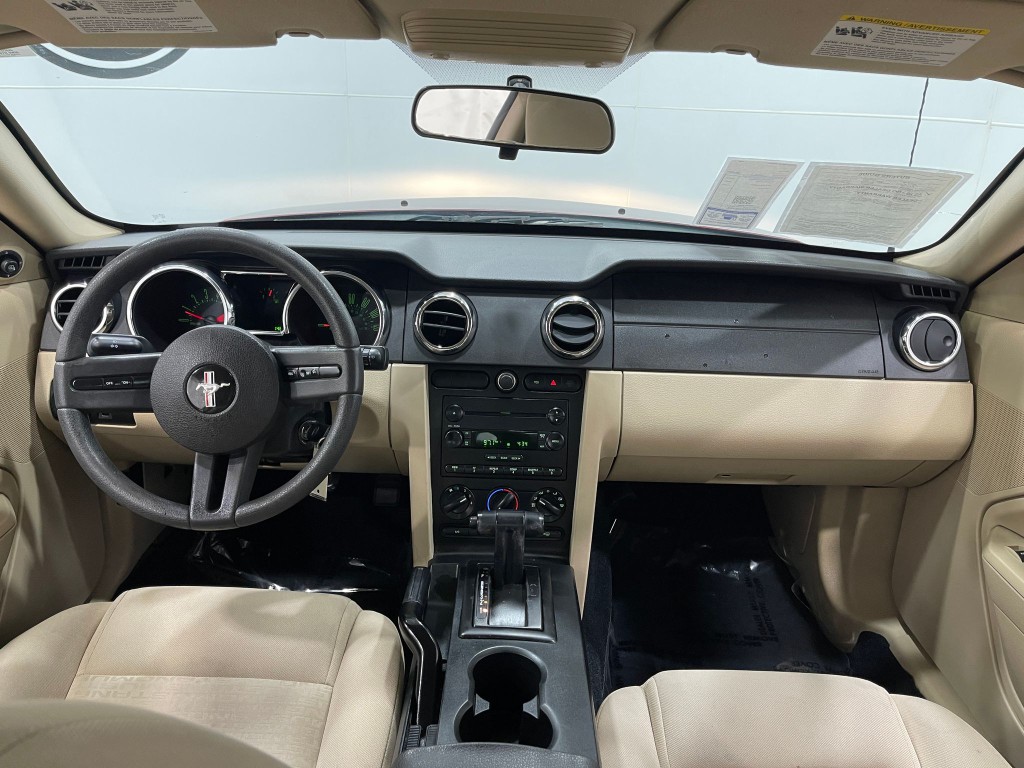 2005 Ford Mustang Image 16