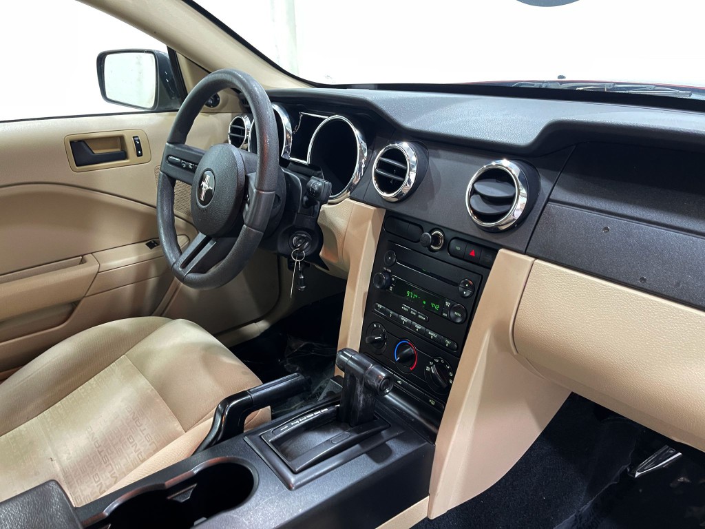 2005 Ford Mustang Image 17