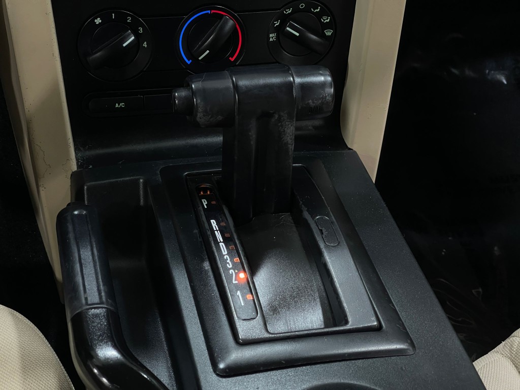 2005 Ford Mustang Image 25