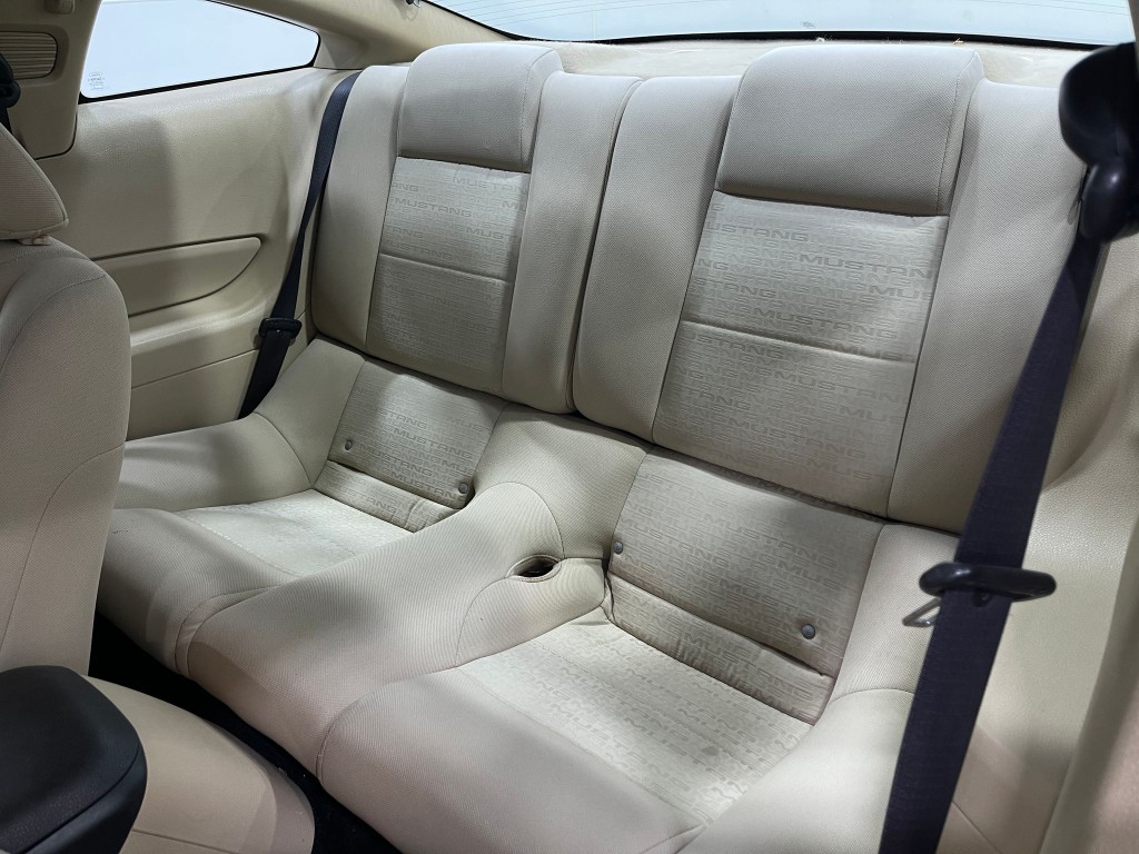 2005 Ford Mustang Image 26