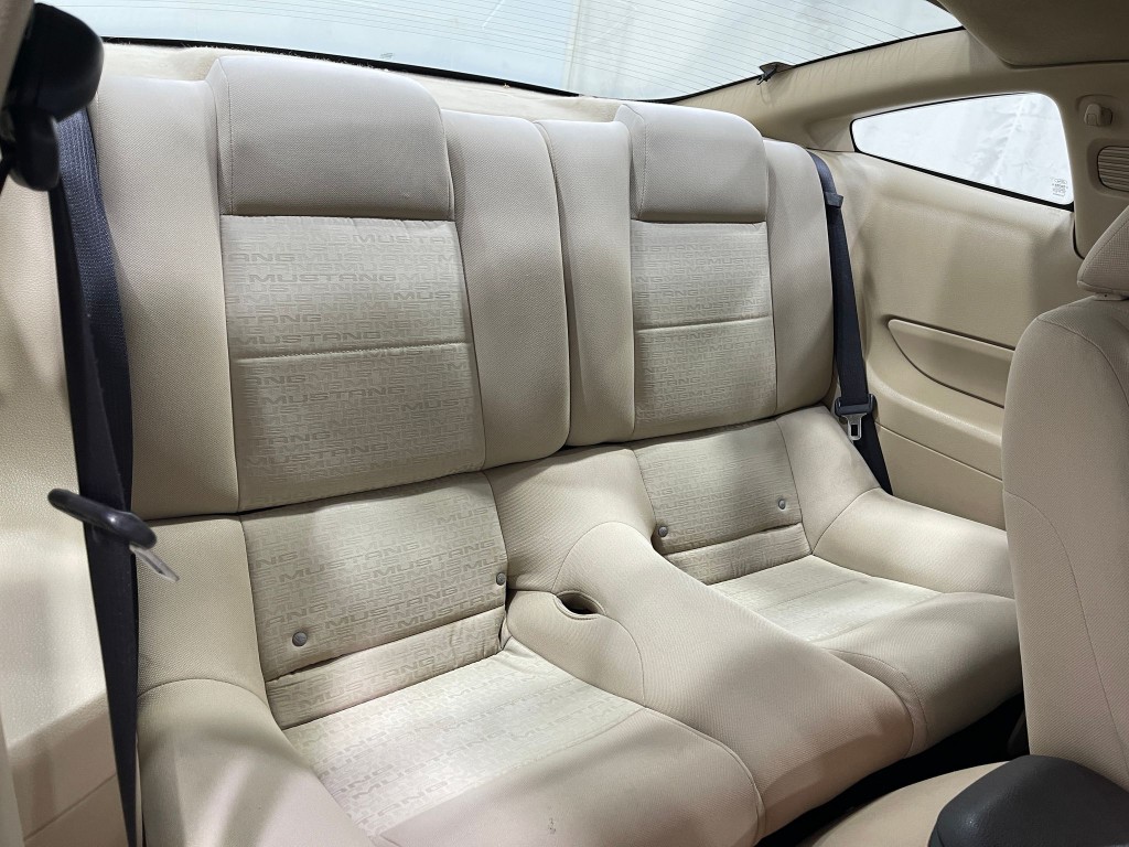 2005 Ford Mustang Image 27