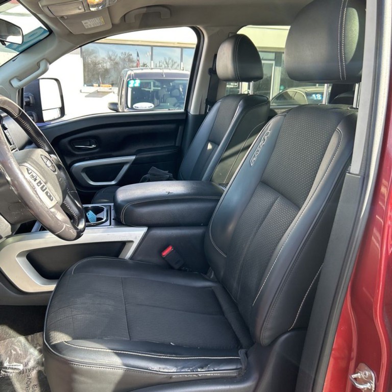 2019 Nissan Titan Image 7