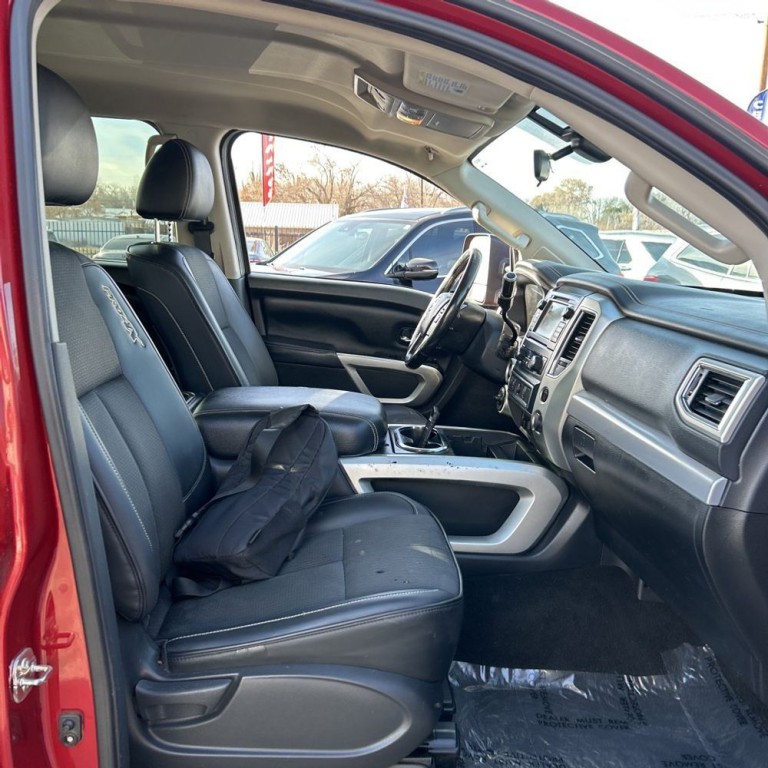 2019 Nissan Titan Image 8