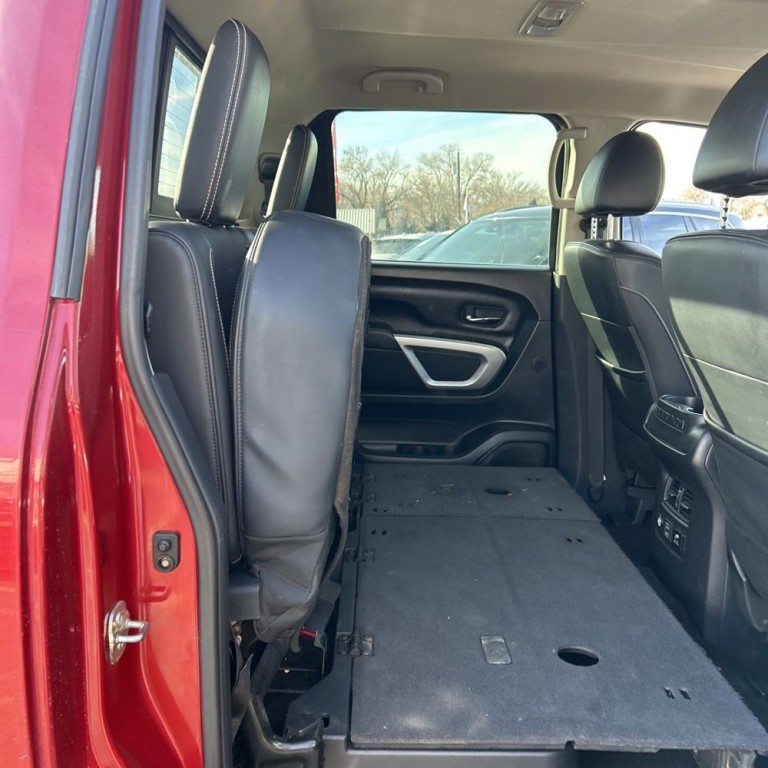 2019 Nissan Titan Image 14