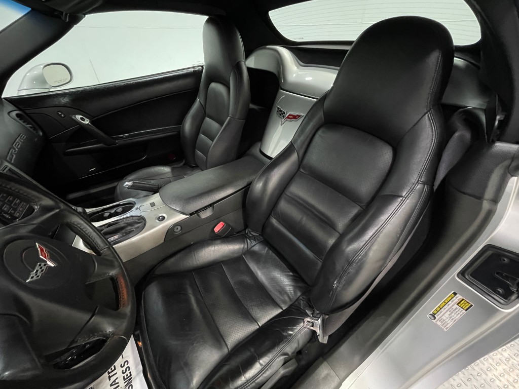 2005 Chevrolet Corvette Image 11