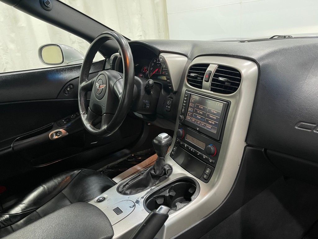 2005 Chevrolet Corvette Image 17