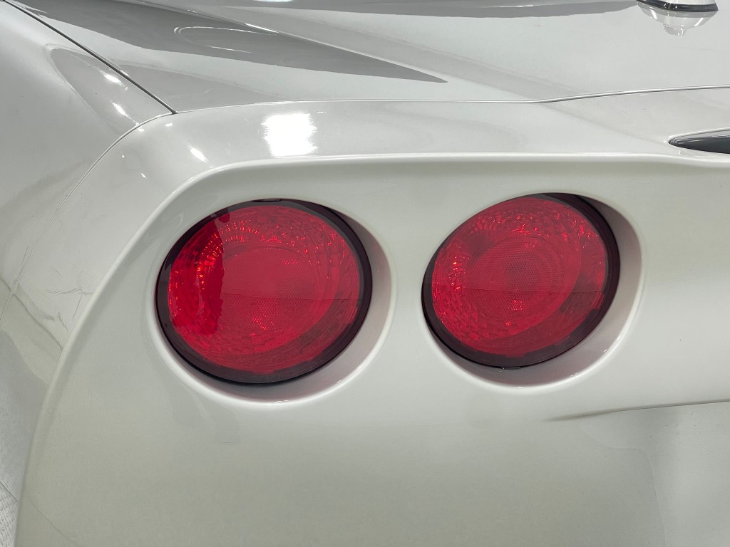 2005 Chevrolet Corvette Image 28