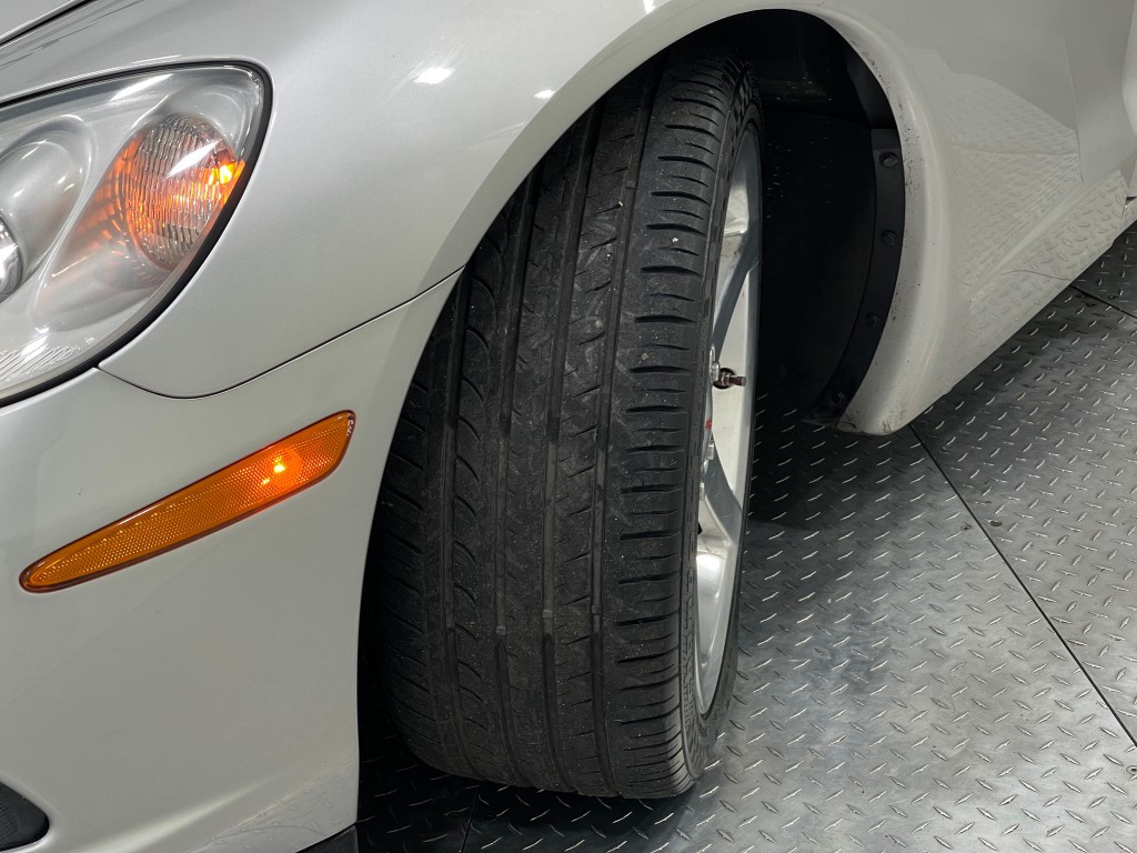 2005 Chevrolet Corvette Image 30