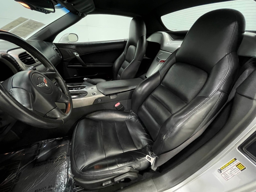 2005 Chevrolet Corvette Image 11