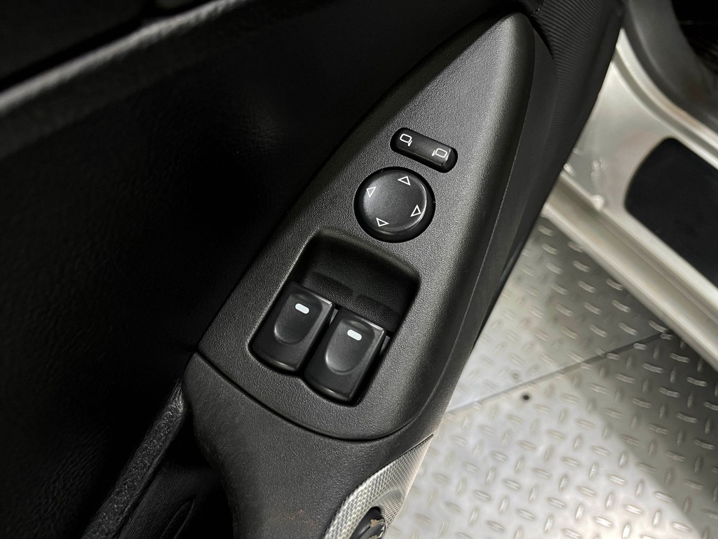 2005 Chevrolet Corvette Image 13