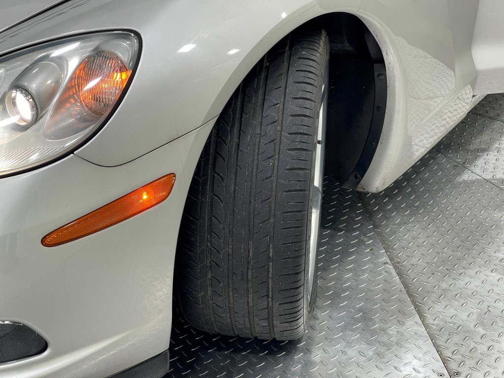 2005 Chevrolet Corvette Image 30