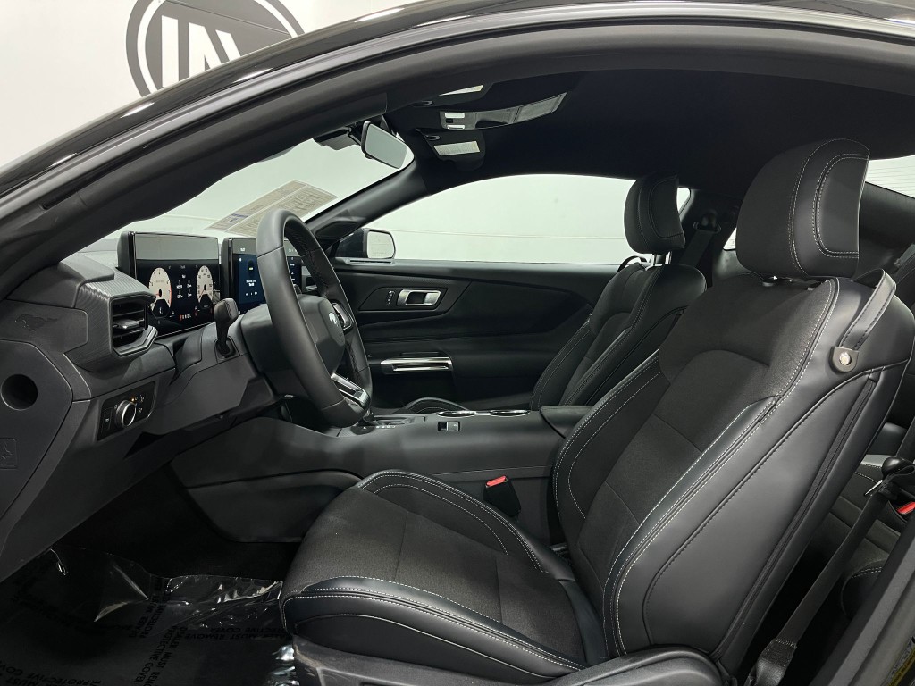 2026 Ford Mustang Image 11