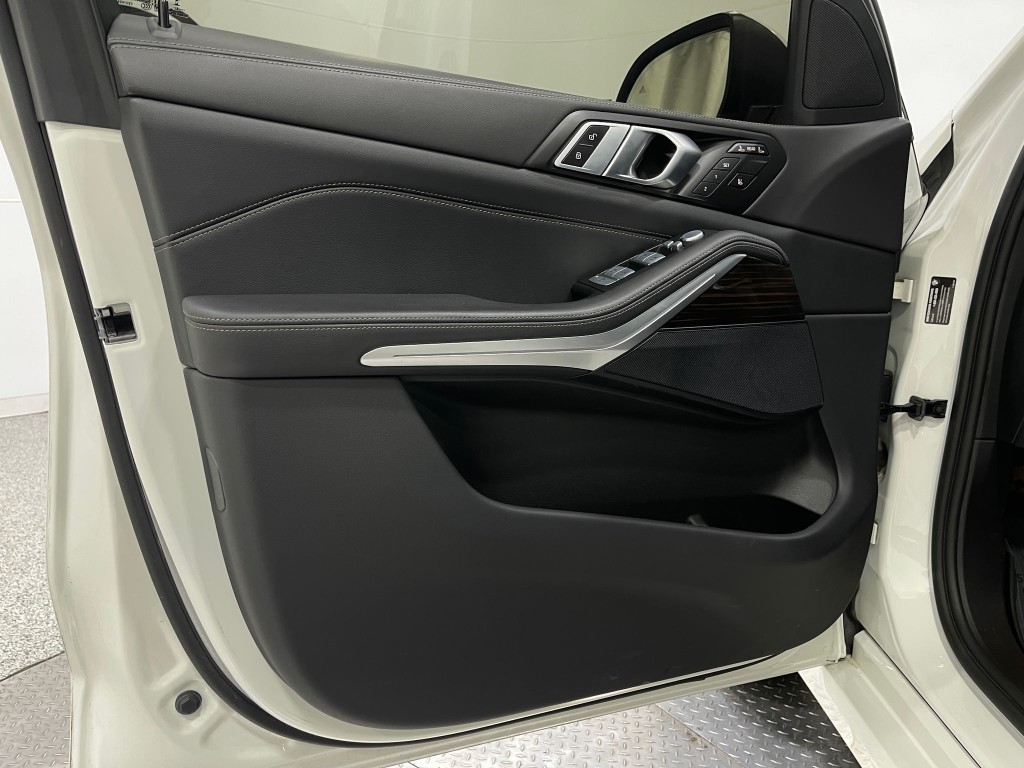 2023 BMW X7 Image 14