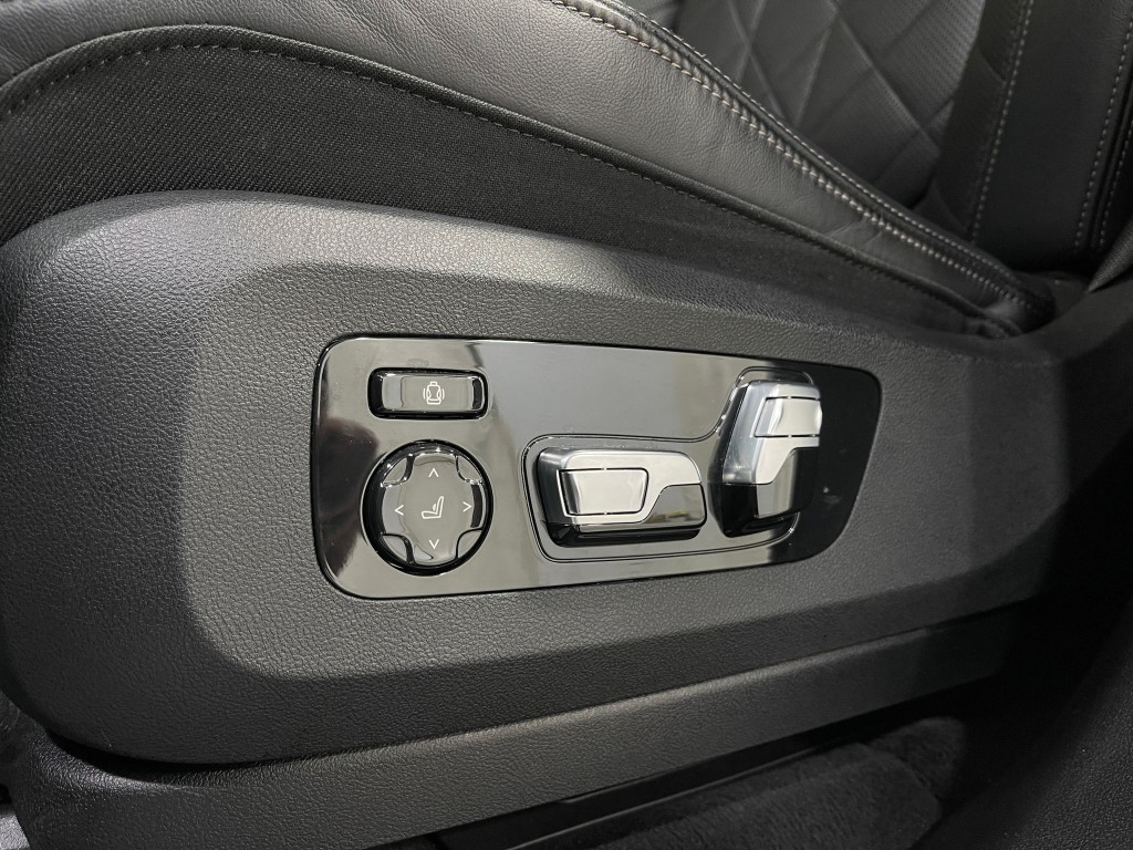 2023 BMW X7 Image 16