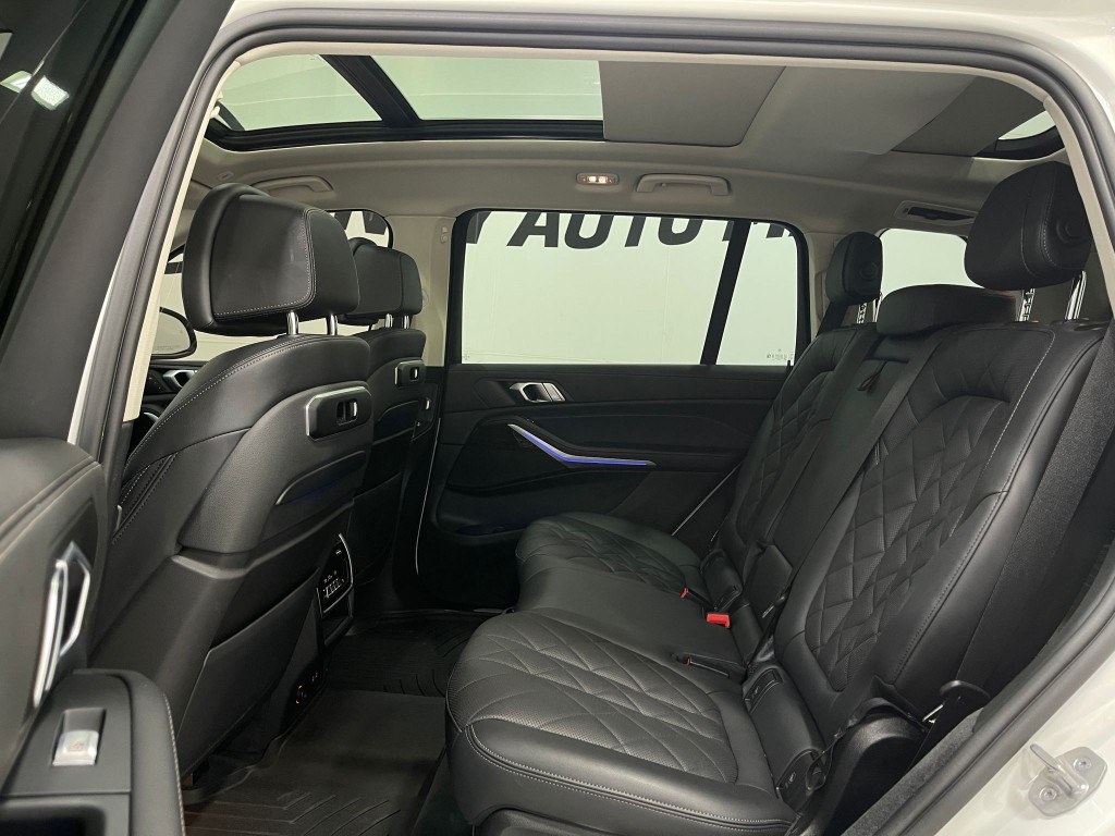 2023 BMW X7 Image 30