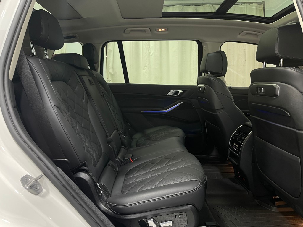 2023 BMW X7 Image 33