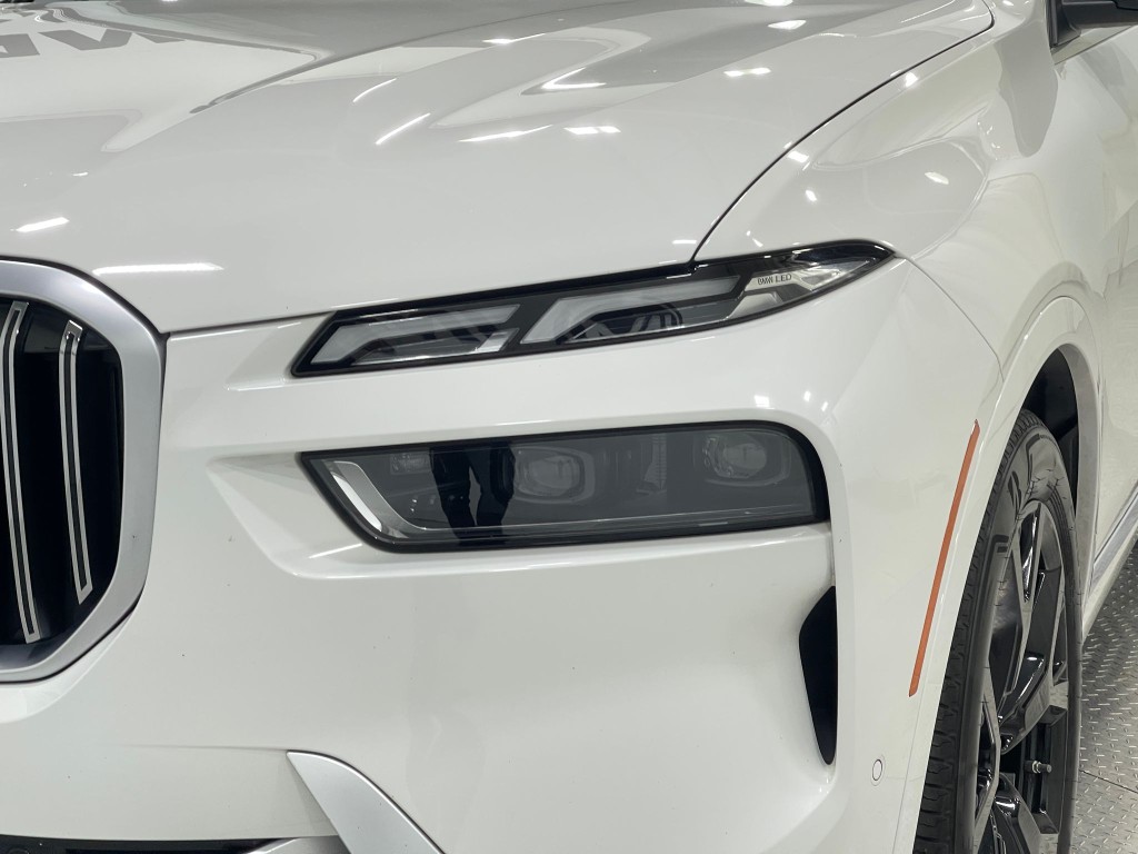 2023 BMW X7 Image 35