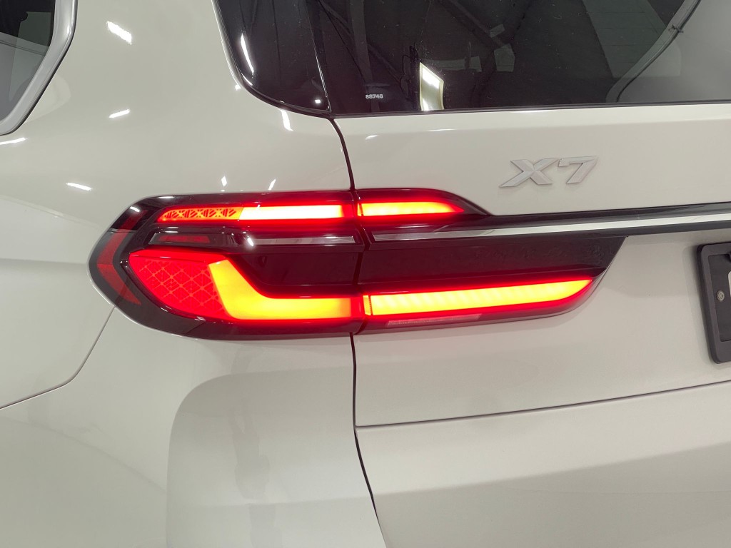 2023 BMW X7 Image 36