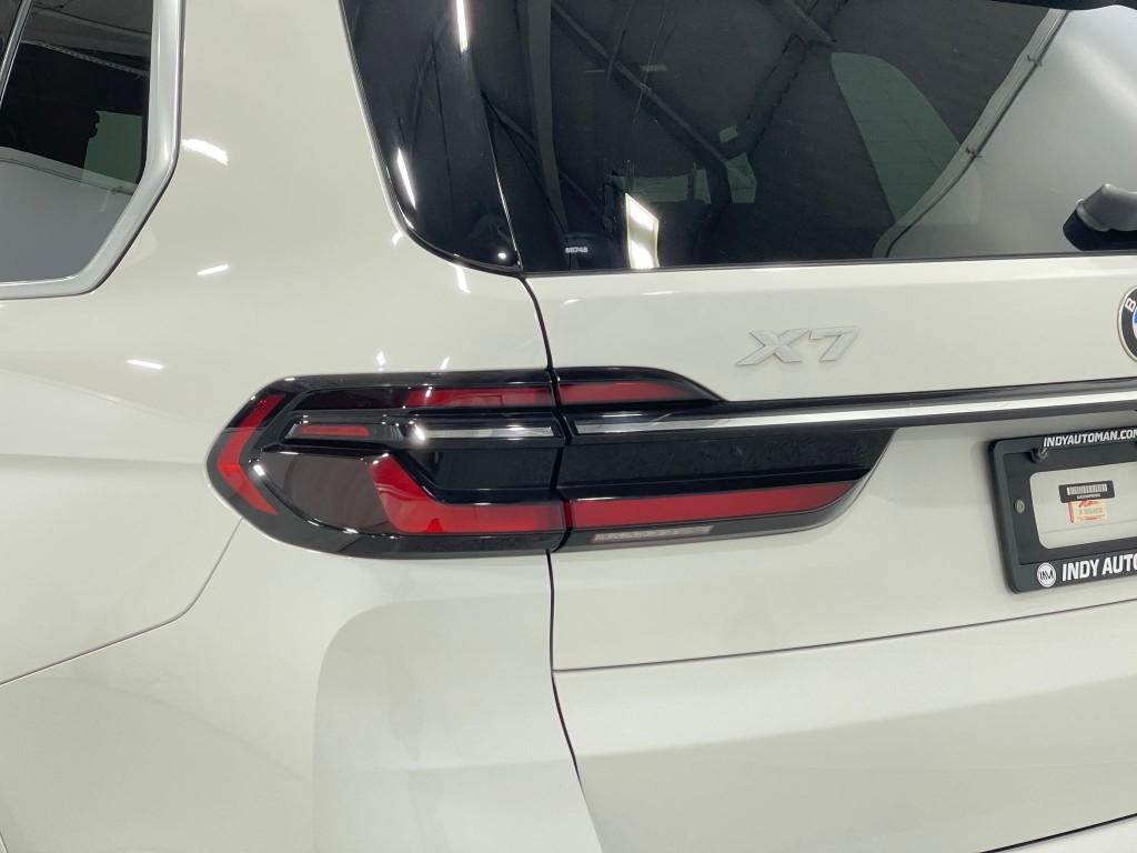 2023 BMW X7 Image 37